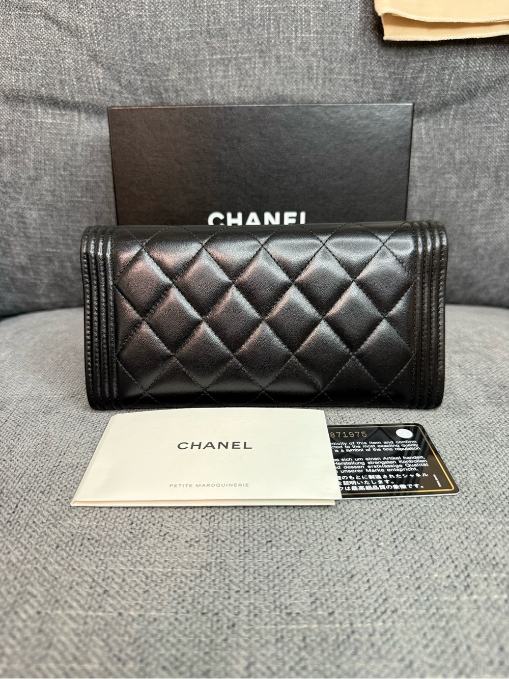 CHANEL Boy SO BLACK lambskin long wallet - Picture 3 of 11